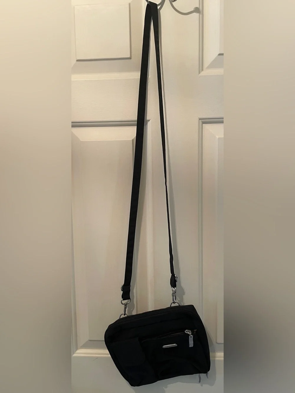 Baggallini Black Compact Crossbody Messenger